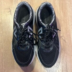 Athletic shoes